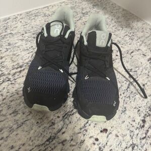 On cloud cloudflyer size 10